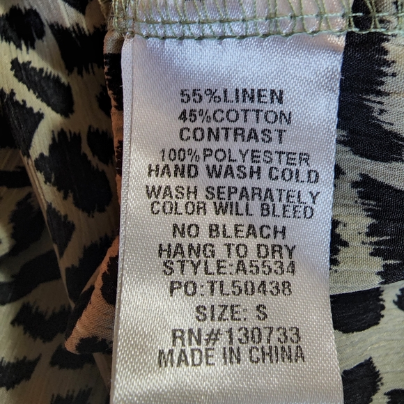 UMGEE Linen Blend Tee in Green and Tan with Leopard Print Back Size Small EUC - Picture 3 of 3